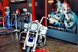 HARLEY DAVIDSON FLHRC ROAD KING 