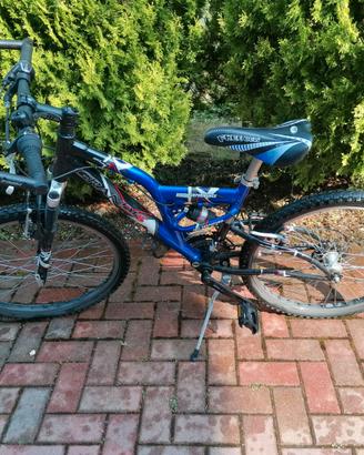 Mountain-bike bimbo