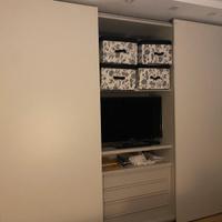 Armadio con ante scorrevoli