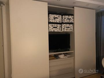 Armadio con ante scorrevoli