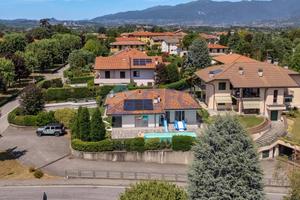 Villa di 242 m² con più di 5 locali e box auto dop
