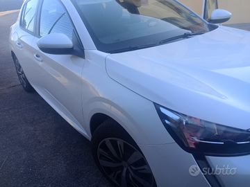 Peugeot 208 nuovissima poco utilizzata