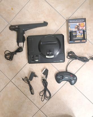 Sega Mega Drive, cavi, pistola, controller, gioco