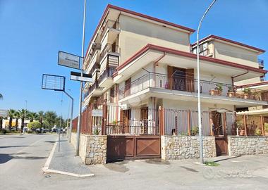 VILLA A SCHIERA A ORTA DI ATELLA