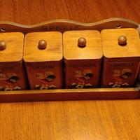 Porta spezie vintage in legno dipinto a mano
