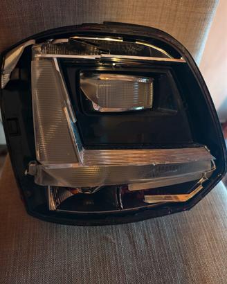 faro posteriore polo  lato guidatore 