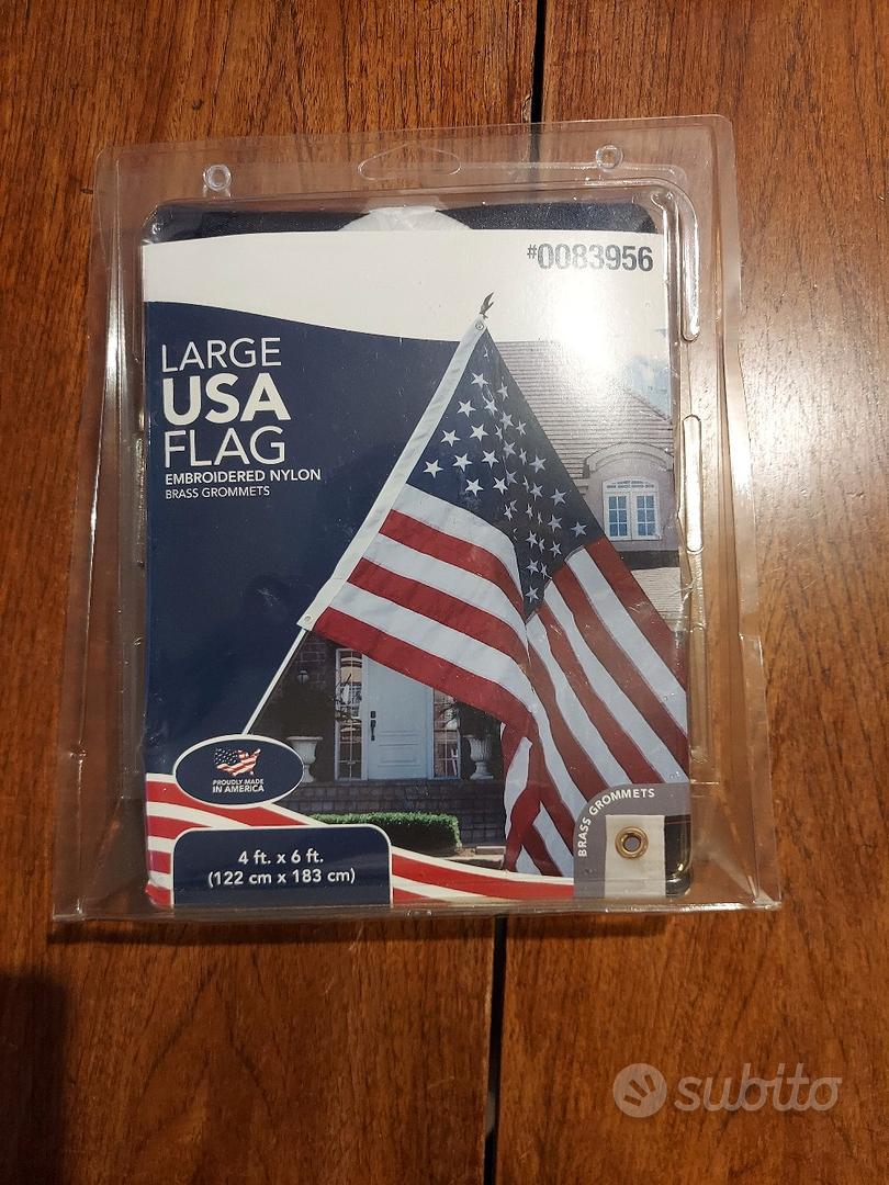 Bandiera Nazionale Vaticana Su Due Flagpole Con Globo Terrestre Oceano Blu E Gm1178750515 329576422 - Foto 9