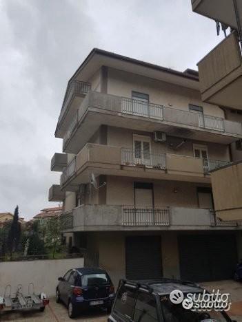 Appartamento 4vani con garage a Piedimonte Etneo