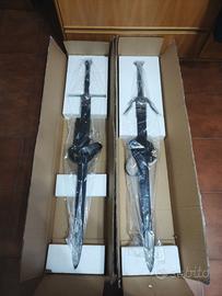 Coppia di spade The Witcher, in acciaio con fodero