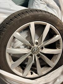 VolksWagen Cerchi originali golf 17 225 45 4 stag