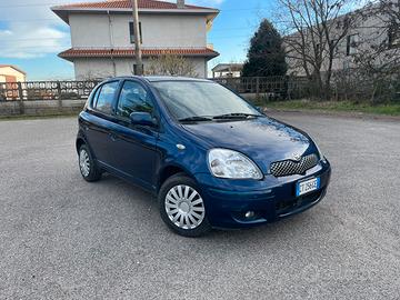 Toyota yaris garanzia 12mesi benzina neopatentati