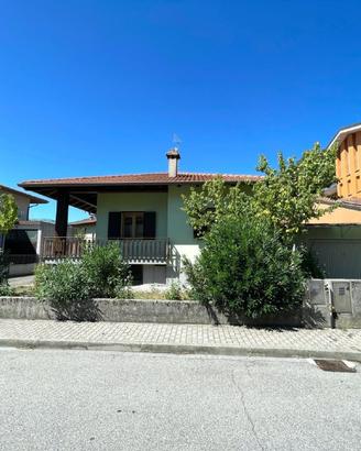 CASA TRICAMERE CON GIARDINO E FOTOVOLTAICO