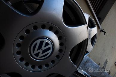 Cerchi e gomme grigi Volkswagen