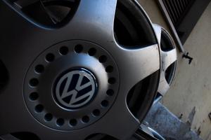Cerchi e gomme grigi Volkswagen
