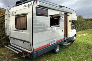 Camper mansardato tenuto bene