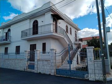 Trilocale in piazza a Savelletri