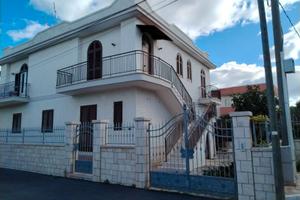 Trilocale in piazza a Savelletri