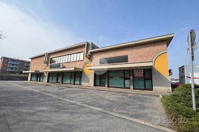 NEGOZIO A DESENZANO DEL GARDA