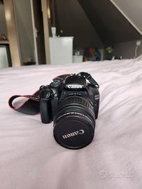 Canon EOS 1100D  con custodia