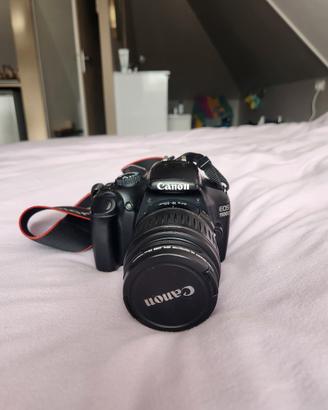 Canon EOS 1100D  con custodia