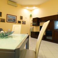 Parete attrezzata in legno