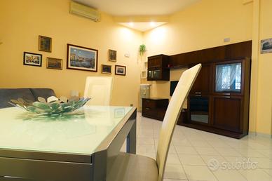 Parete attrezzata in legno