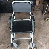 sedie a rotelle per wc e doccia 