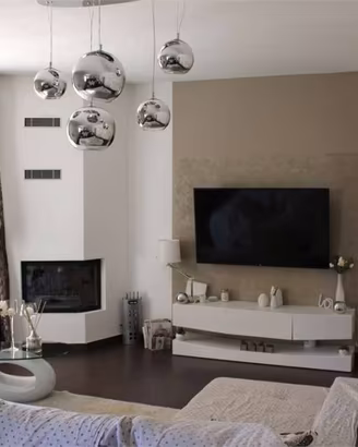Villa di 300 m² con più di 5 locali e box auto a P