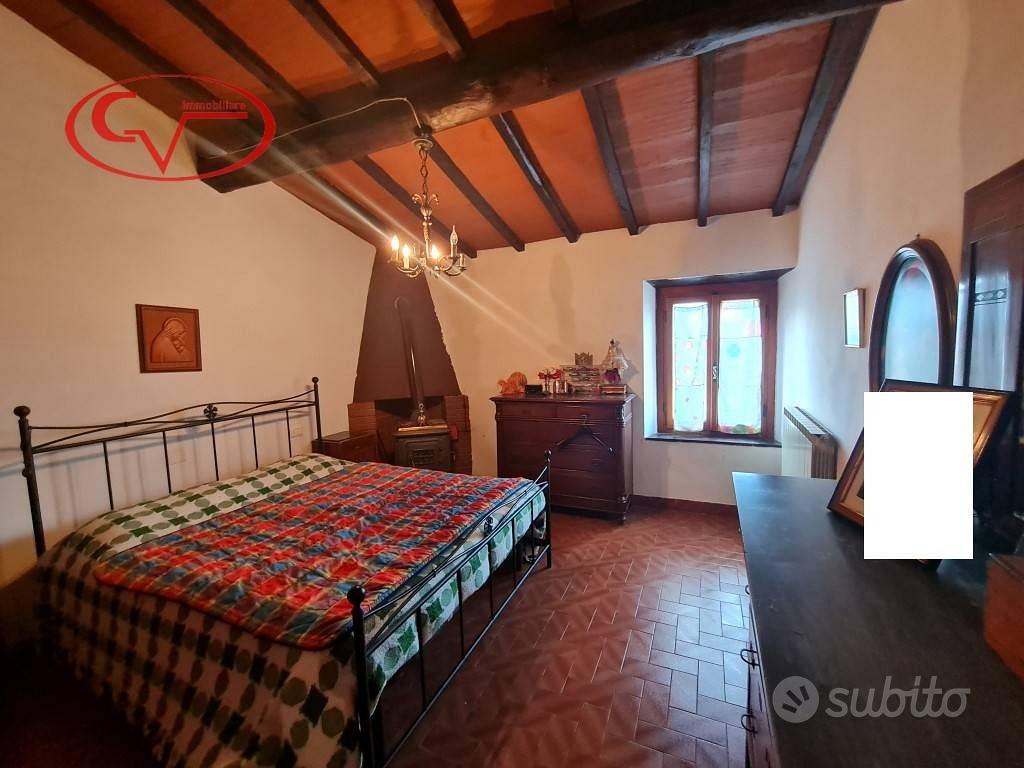 Rustico / Casale di 105 m² con 4 locali a Bucine - Altro