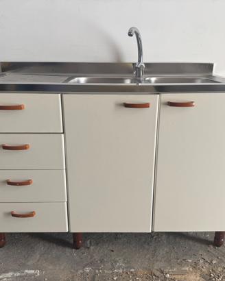 Cucina componibile panna e  noce chiaro