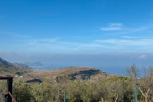 Terreno EDIFICABILE con rustico catastato