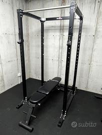 Rack e panca salva spazio home gym