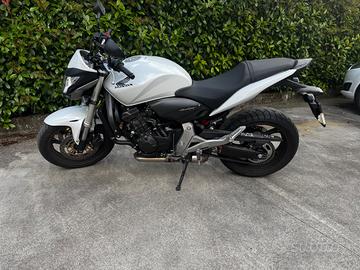 Moto Hornet 600 strepitosa