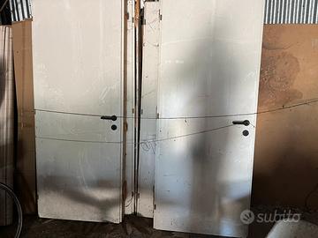 Porte per interni comprese di squadri e maniglie