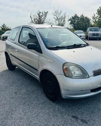 Toyota Yaris 1.0 benzina anno 2001 neo patentati