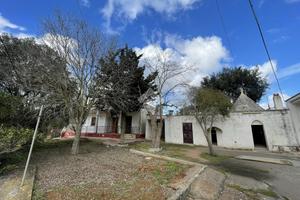 VILLA A SCHIERA A CEGLIE MESSAPICA