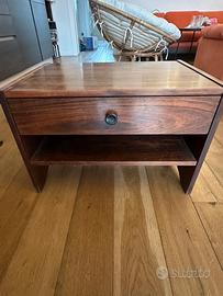 Comodino in legno - possibilità coppia