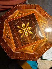 Tavolino ottagonale intarsiato