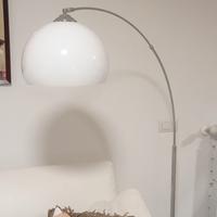 Lampada a piantana da soggiorno moderna