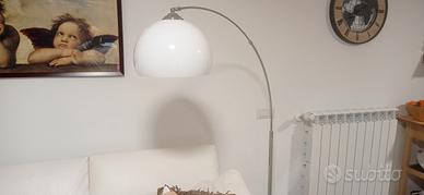 Lampada a piantana da soggiorno moderna