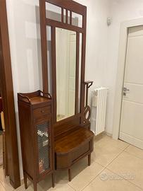 Mobile da ingresso con specchiera e porta oggetti.