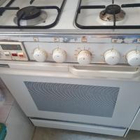 Cucina a gas 4 fuochi con forno elettrico 