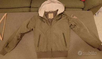 bomber con cappuccio in pelo verde militare 