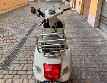 Vespa 300