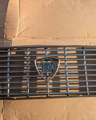 Griglia anteriore con scudo Lancia Appia 3^serie