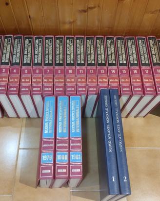 Enciclopedia Int. Grolier + 2 Atlanti e  3 Annuari