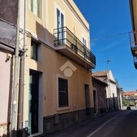CASA SEMINDIPENDENTE A TREMESTIERI ETNEO