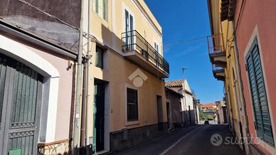 CASA SEMINDIPENDENTE A TREMESTIERI ETNEO
