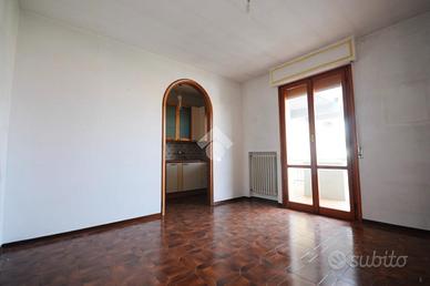 4 LOCALI A PRATO