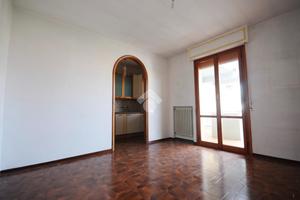 4 LOCALI A PRATO